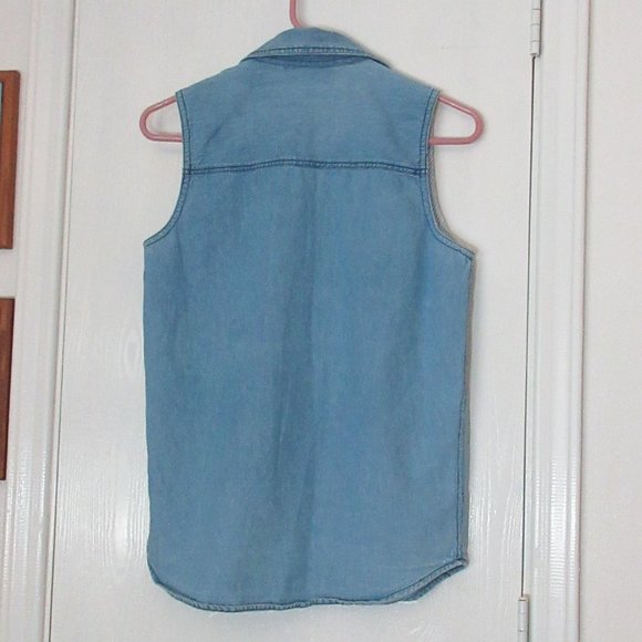 WAY TO GO Blue Denim Sleeveless Top Shirt Small - Picture 4 of 4